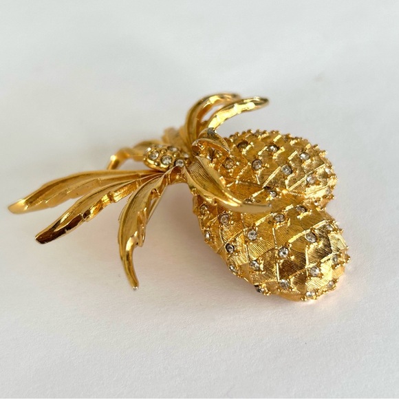 Boucher Pineapple Brooch Pin Gold Tone Clear Crystals Unsigned - Picture 7 of 9